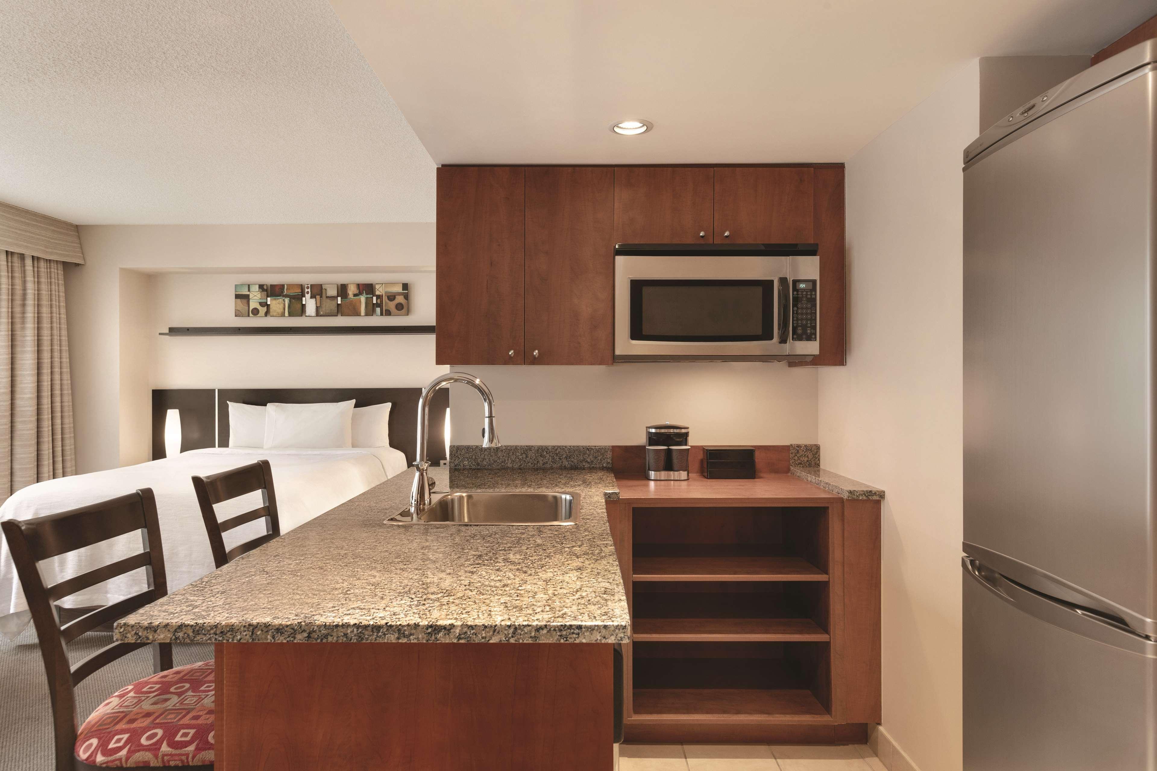 Embassy Suites By Hilton - Montreal Exterior foto