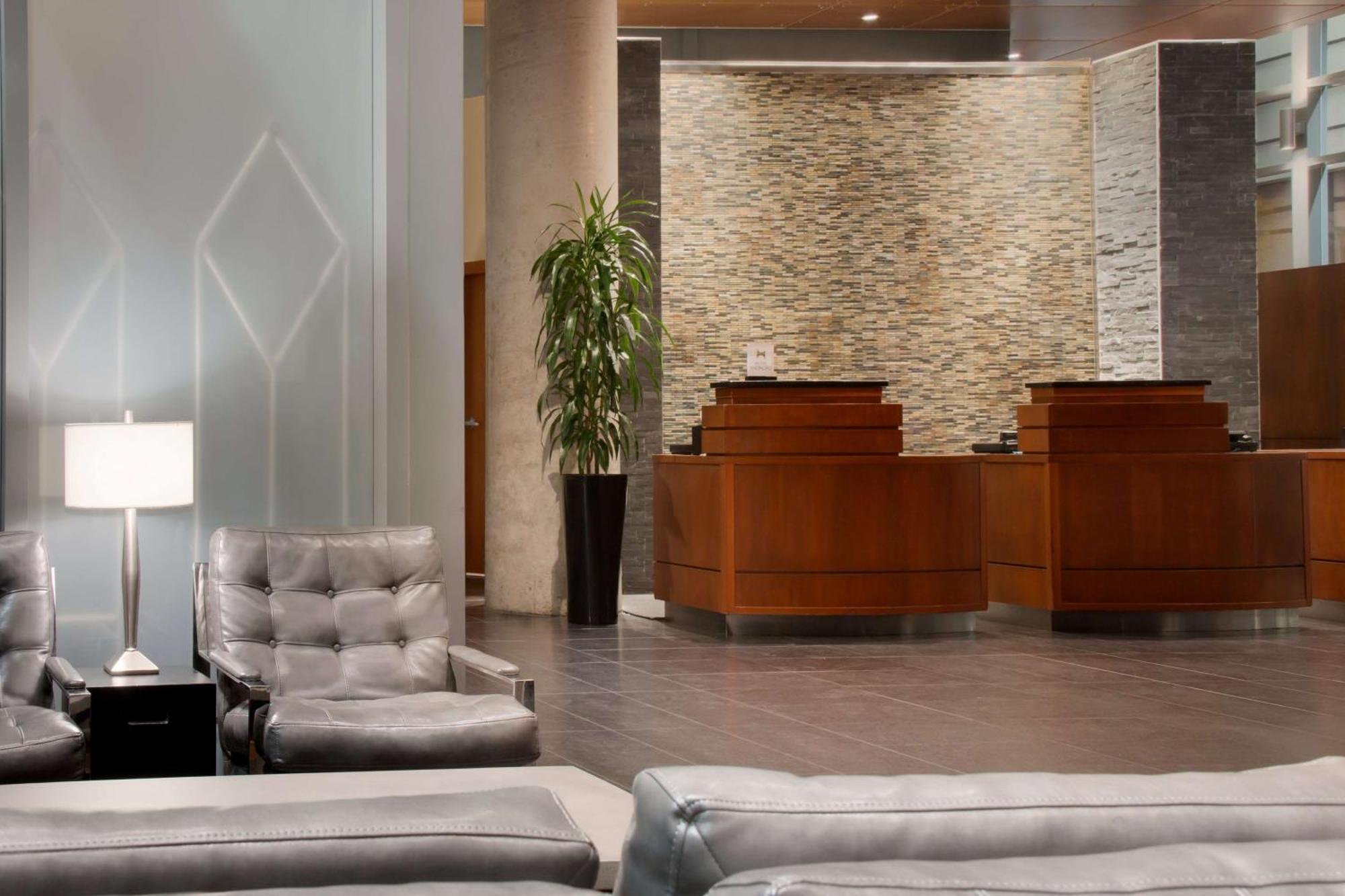 Embassy Suites By Hilton - Montreal Exterior foto